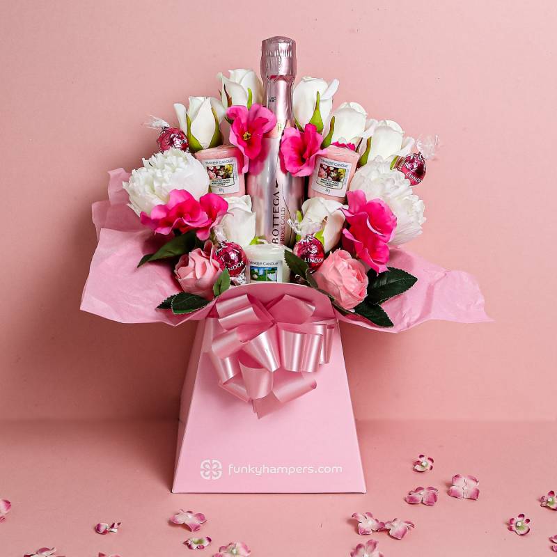 The Pink Elegance Yankee Candle and Prosecco Bouquet